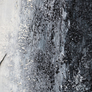 Peinture acrylique encadrée, peinte à la main « Souffle d'hiver » – Art abstrait en noir et blanc