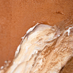 Detail eines abstrakten Leinwandbildes mit Struktur in Braun und Weiß, Spachteltechnik