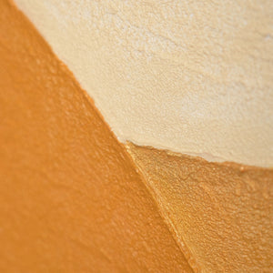 Œuvre abstraite apaisante sur toile encadrée, avec une lumière douce intitulée « Étreinte de l'aube ».