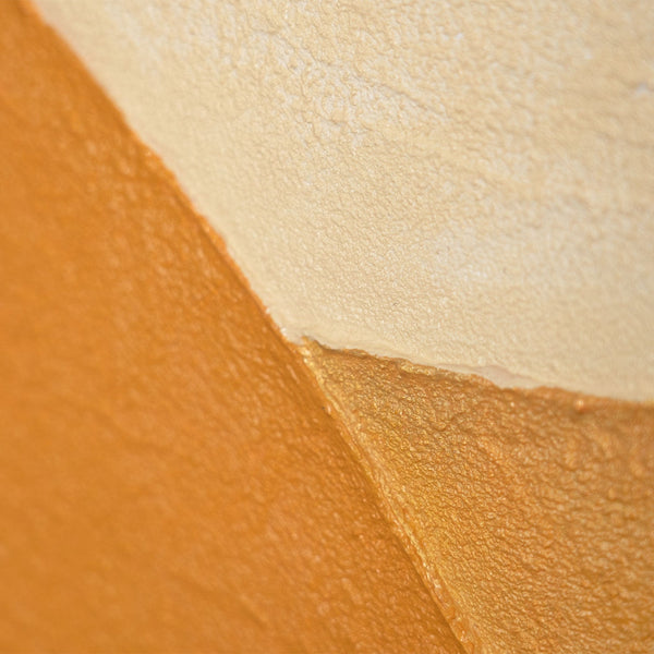 Œuvre abstraite apaisante sur toile encadrée, avec une lumière douce intitulée « Étreinte de l'aube ».