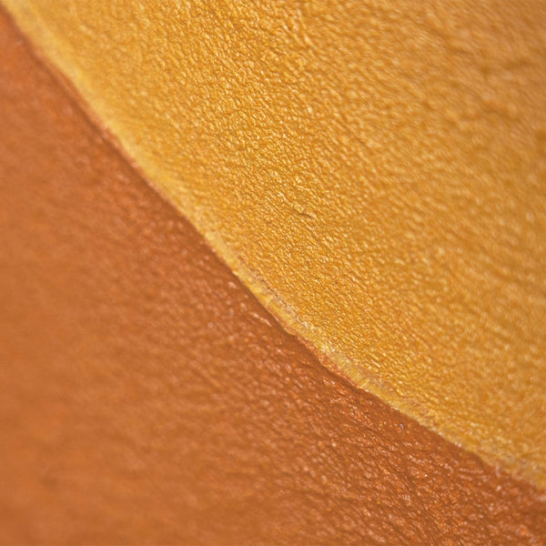 Œuvre abstraite apaisante sur toile encadrée, avec une lumière douce intitulée « Étreinte de l'aube ».