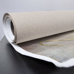 Gerollte Leinwand mit strukturiertem Acrylbild in Schwarz und Gold