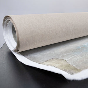 gerollte Leinwand mit abstrakter Acrylmalerei in Weiß, Blau, Gold