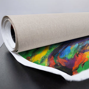 Farbenfroher Löwe als Kunstdruck auf gerollter Leinwand