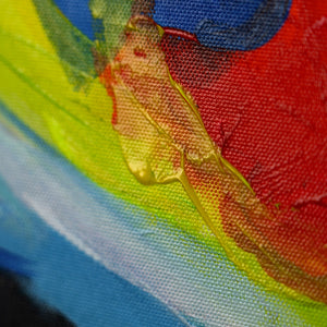 Detaillierte Ansicht eines Farbverlaufs in Gelb, Rot und Blau mit erhabener Oberflächenstruktur