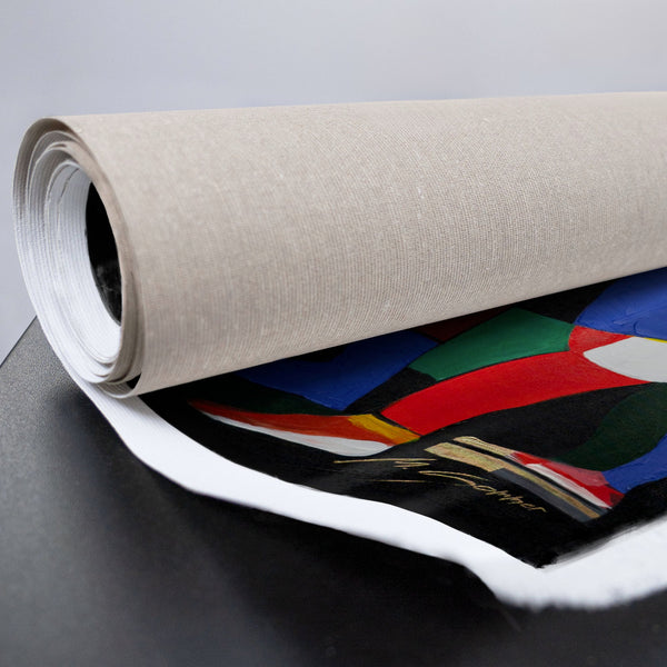 Gerollte Leinwand mit Farbdetails in kräftigen Tönen