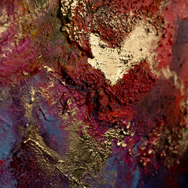 Detailaufnahme mit roten und goldenen Texturen