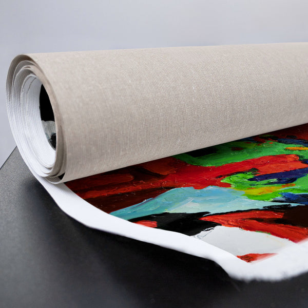 Gerollte Leinwand mit kräftigen Farben in Nahaufnahme