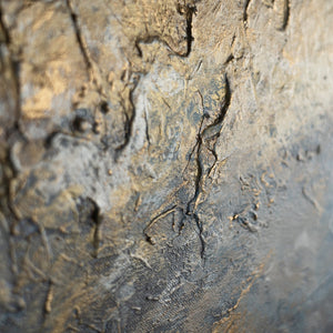 Nahaufnahme von pastösen Farbschichten in Erdtönen