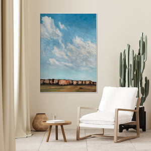 Bild an beiger Wand mit Sessel