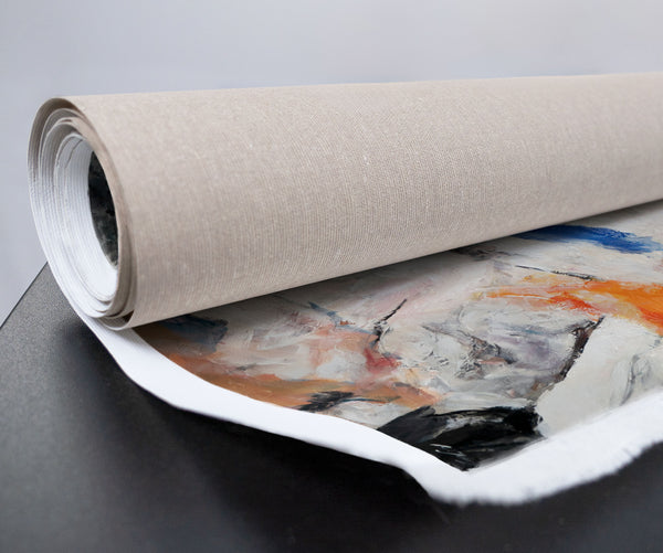 gerollte Leinwand mit Farbdetails in Weiß und Grün