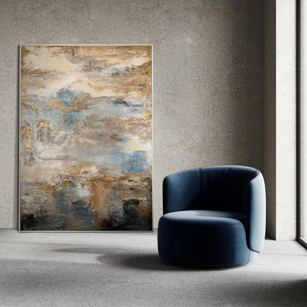 Bild im eleganten Wohnzimmer aufgehängt