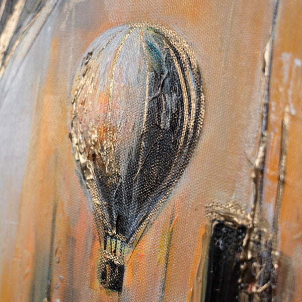 Close‑up Acrylbild mit orangenen Heißluftballons und Stadt