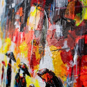 Menschen mit Regenschirmen in Stadt – Acrylbild mit Struktur