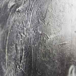 wanddeko wohnzimmer Detailaufnahme mit Textur und Schwarz-Weiß-Kontrast