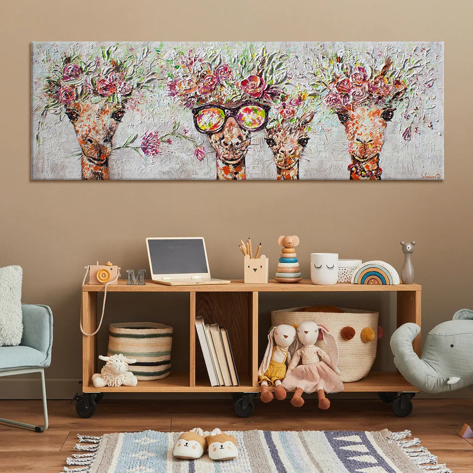 kunstdrucke auf leinwand modern Wohnzimmerszene mit dem Giraffenbild an der Wand